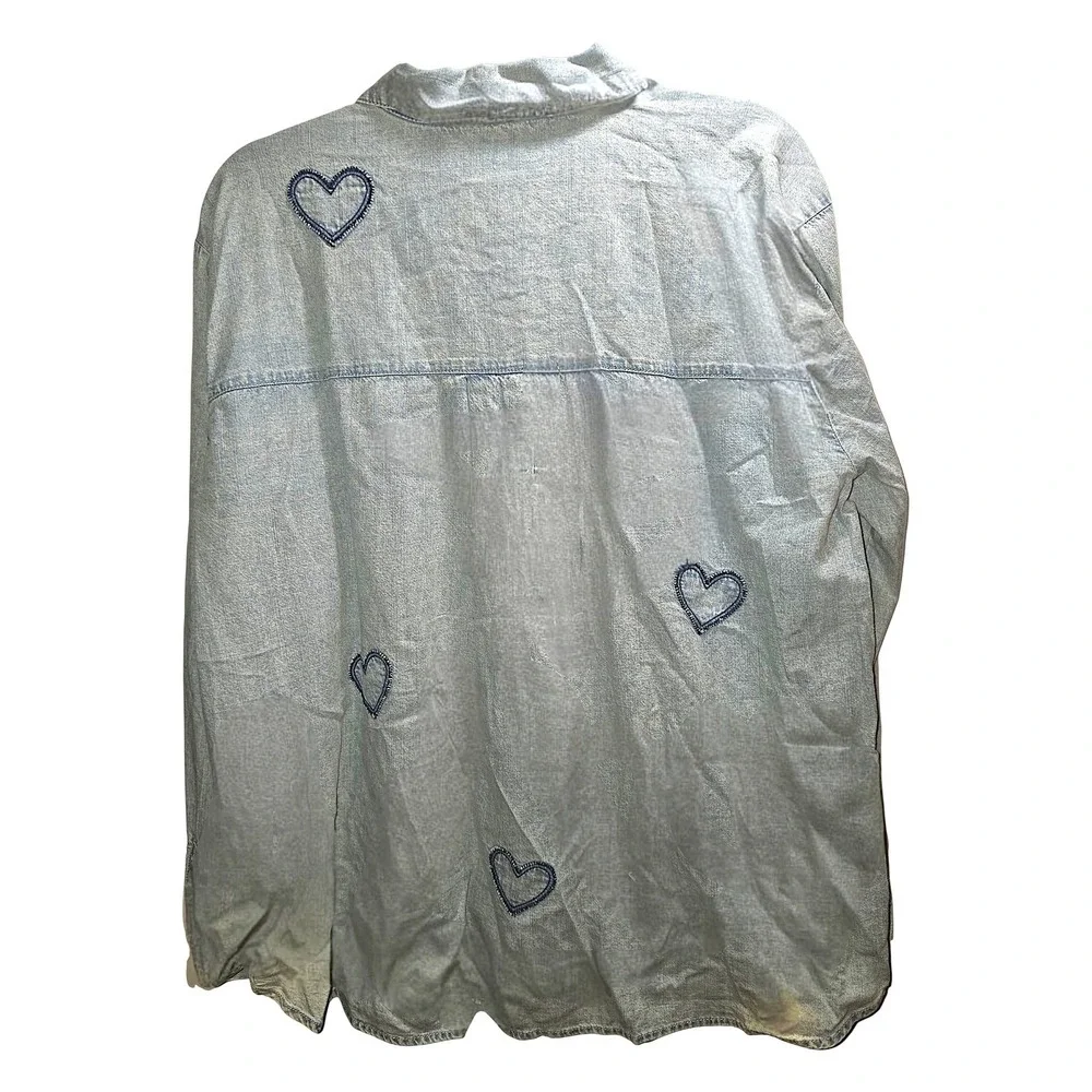 Jane & Delancey Heart Embroidered Chambray Button Down Shirt Blue L - Picture 2 of 3